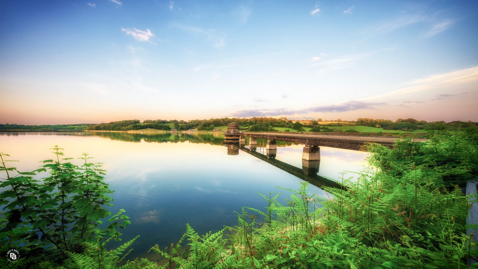 Llandegfedd Lake by @benzboatphotography